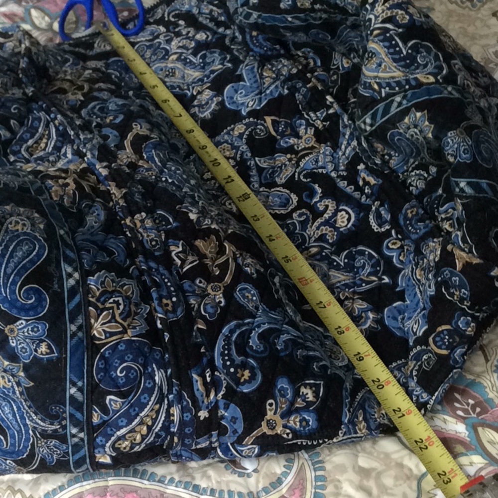 Vera Bradley Bag (Perfect for travel) - Picture 8 of 14